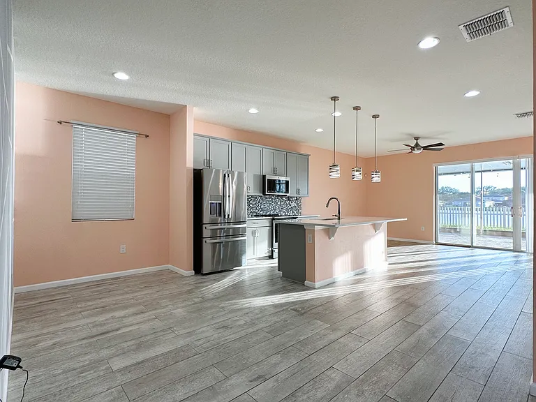 2410 Bittle Way — Photo 4