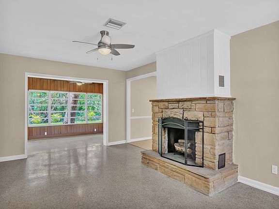 5th image of 1475 Pelican Ln
