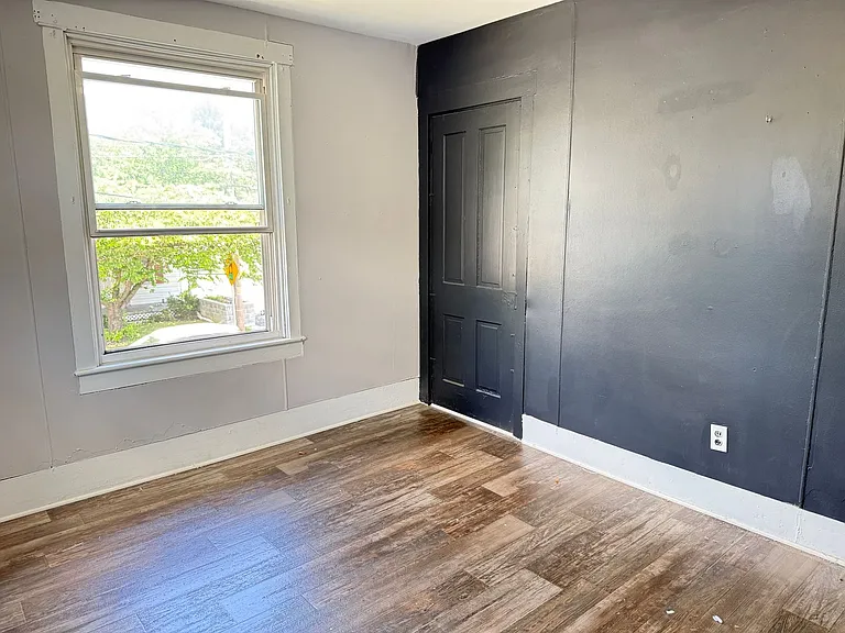 2146 Main St — Photo 16