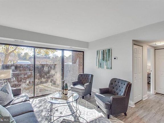 3rd image of 9728 Kingsbridge Dr APT 001