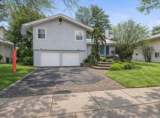 32 Middle Lane, Jericho, NY
