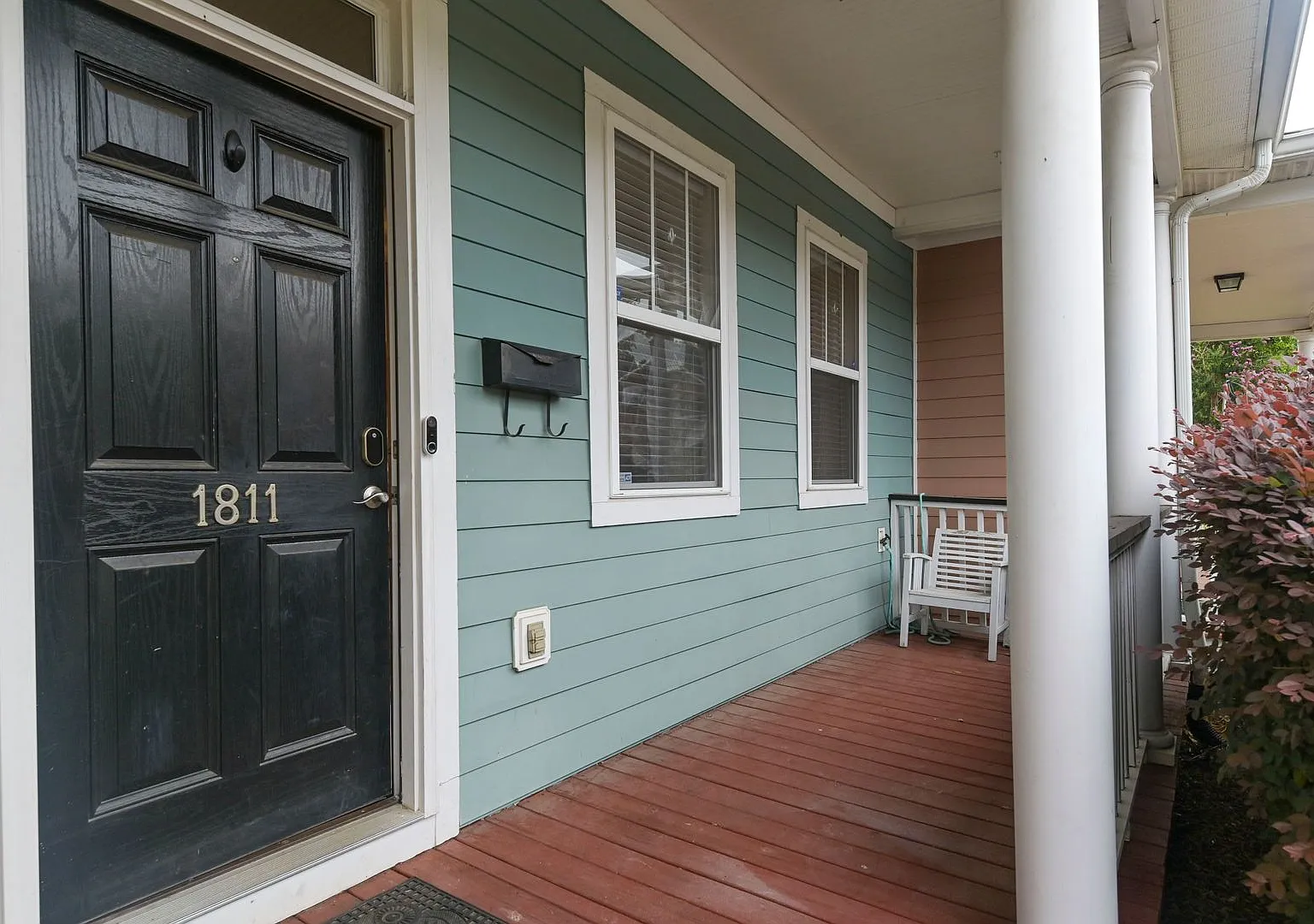 3 bedoom, 2 bath home w/ 2 car garage close to USC! — Photo 3