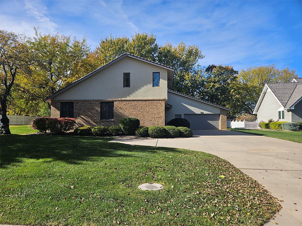 1st image of 914 Club View Dr