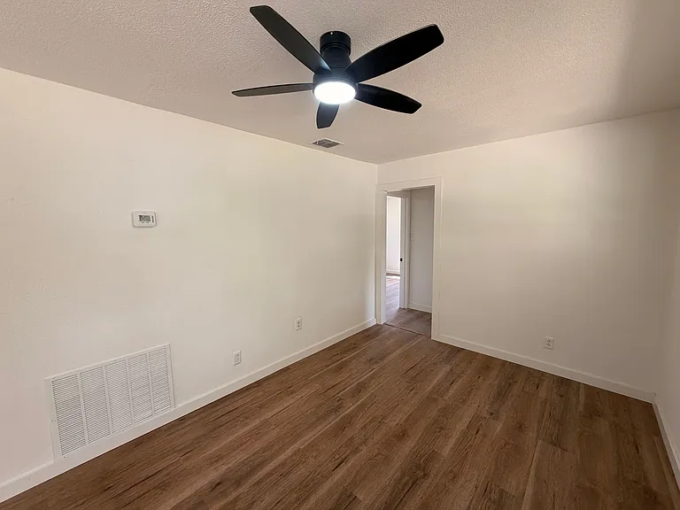 506 W Inez St — Photo 4