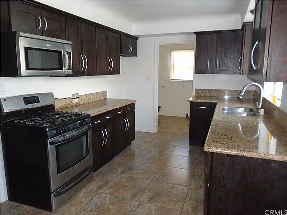 5th image of 582 W 34th St