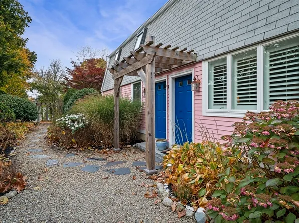 9 Arnold Way, Gloucester, MA 01930