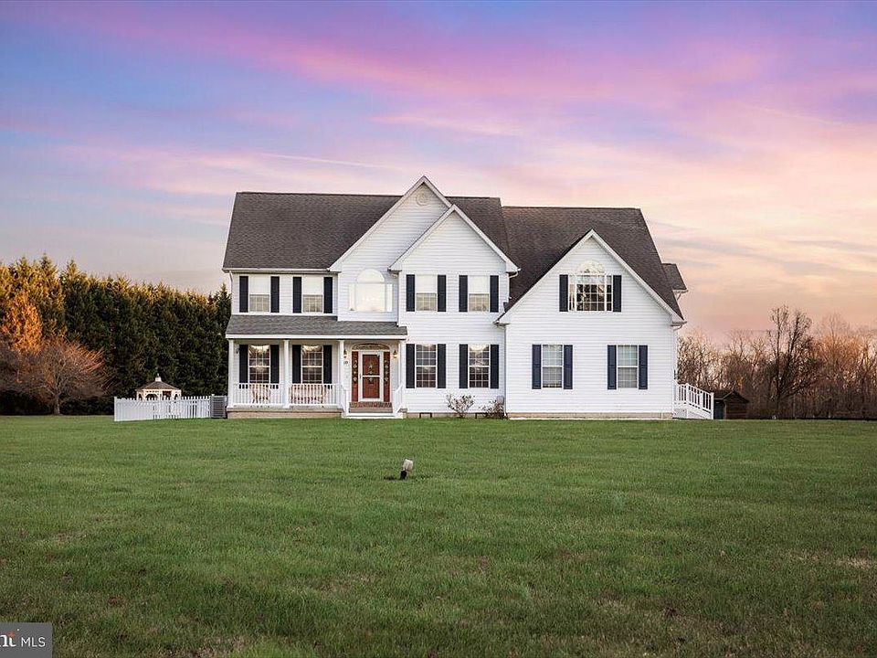 1st image of 110 Holden Farm Ln