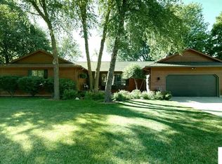 2 Field Rd, Mason City, IA 50401