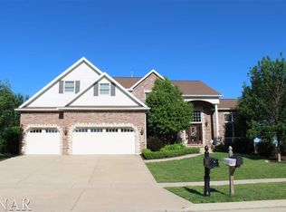 2202 Riverwoods Ln, Bloomington, IL 61705