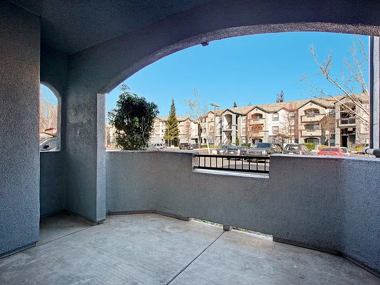 Broadleaf Apartments — Photo 99