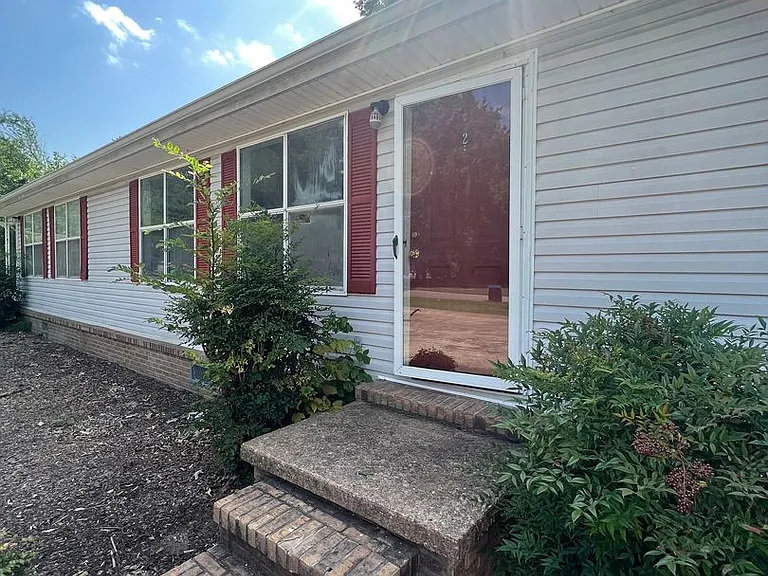 208 Ivie Ln — Photo 3