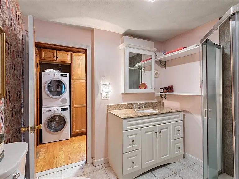 40 Elsie Ave #40 — Photo 16