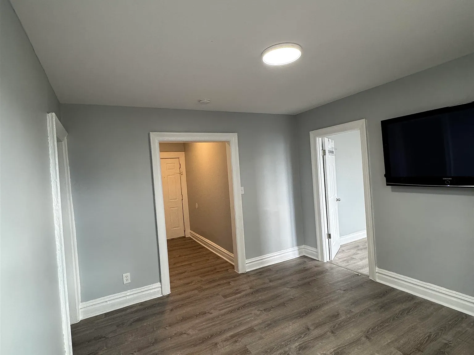 1 bed, 1.0 bath, 554 sqft, $2,200 — Photo 2