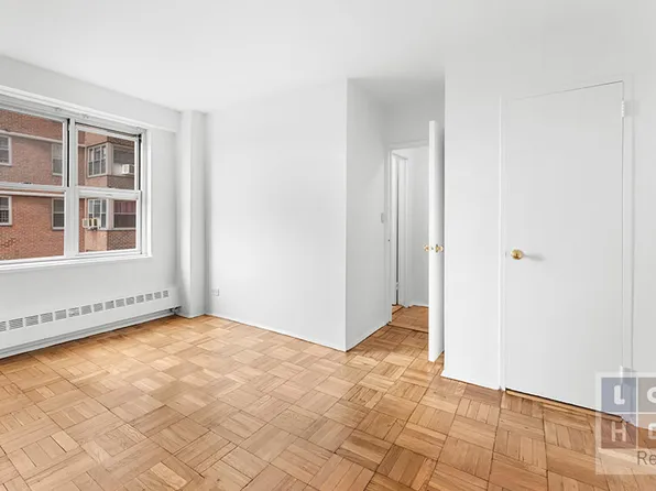 477 Fdr Drive image 17 of 29