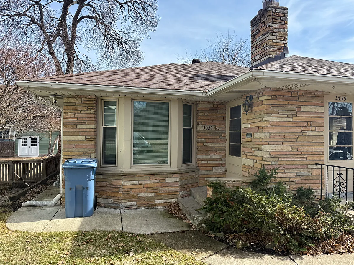 Building Photo - 3537 Holmes Ave S #3537