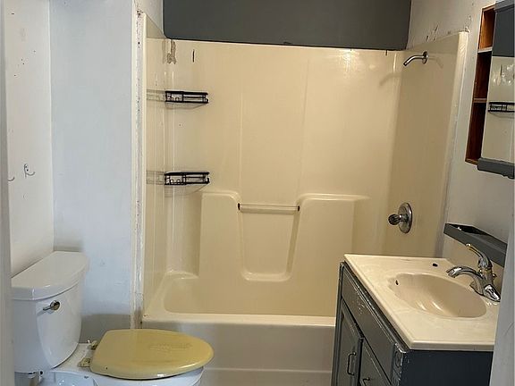 4th image of 215 Woodlawn Ave