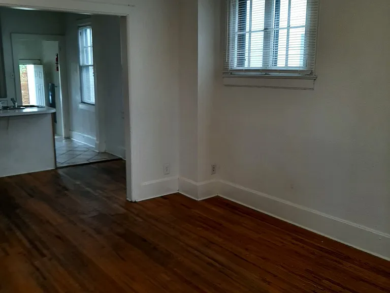College Housing - 4 bedrooms — Photo 29