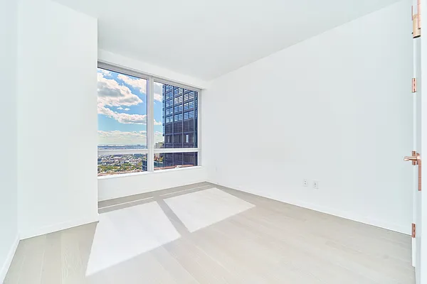 Rented by SERHANT. | media 24