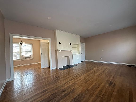 2nd image of 528 W Gramercy Pl #1