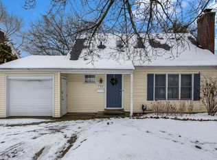 733 Whites Rd, Kalamazoo, MI 49008