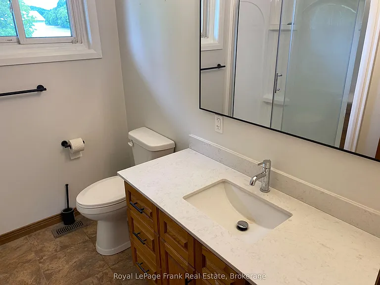 2350 7th Line #MAIN FLOOR — Photo 10