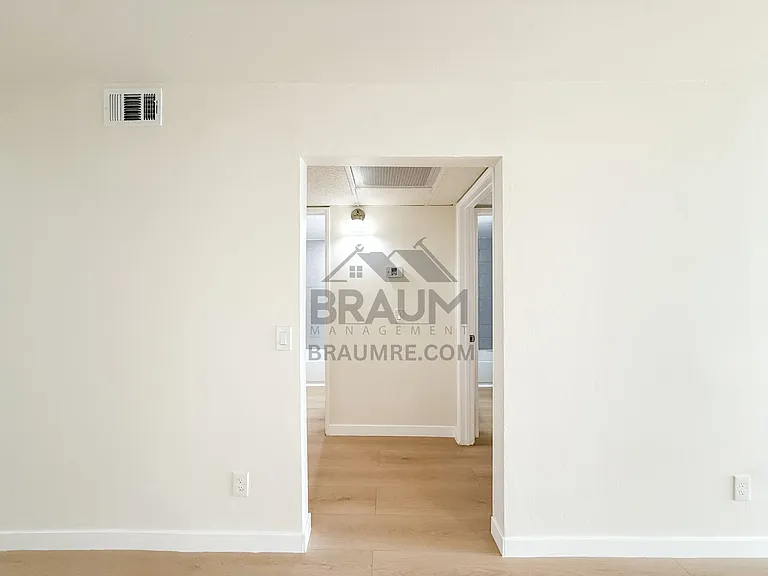 11839 BURBANK — Photo 6