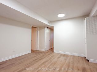 151 Fenn Ave, Toronto, ON M2P 1X8