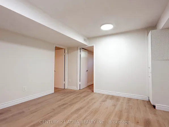 151 Fenn Ave, Toronto, ON M2P 1X8