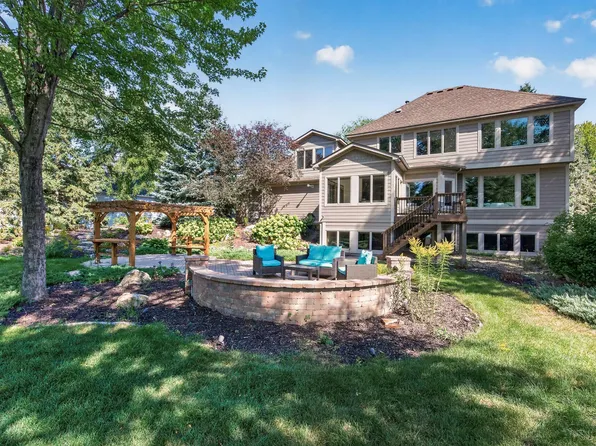 3034 Edgewater Dr, Woodbury, MN 55125