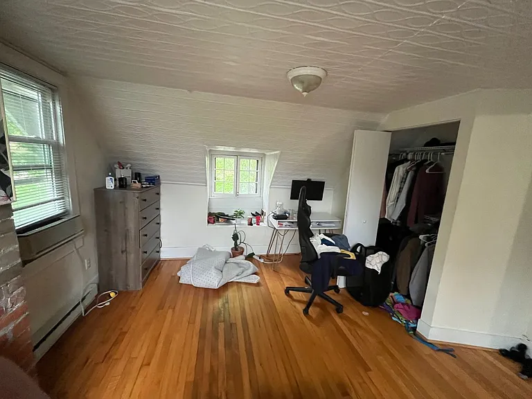 414 E Marshall St — Photo 13