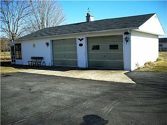 3 car garage w/ 2 doors