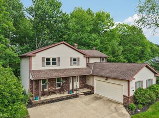32921 N Burr Oak Dr, Solon, OH 44139