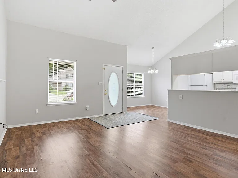 2387 Trafalgar Dr — Photo 6