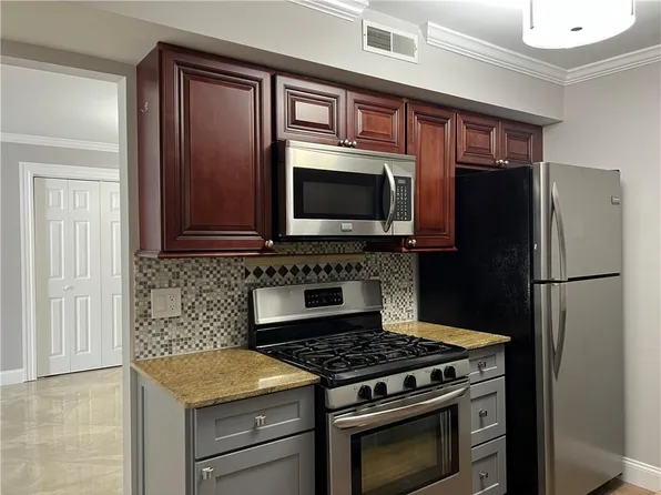 131 Fordson Ave APT 4, Cranston, RI 02910