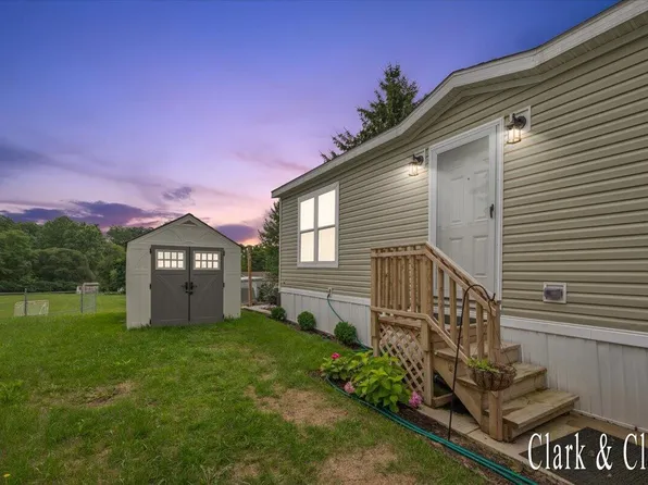 1760 Veronica St SE, Lowell, MI 49331