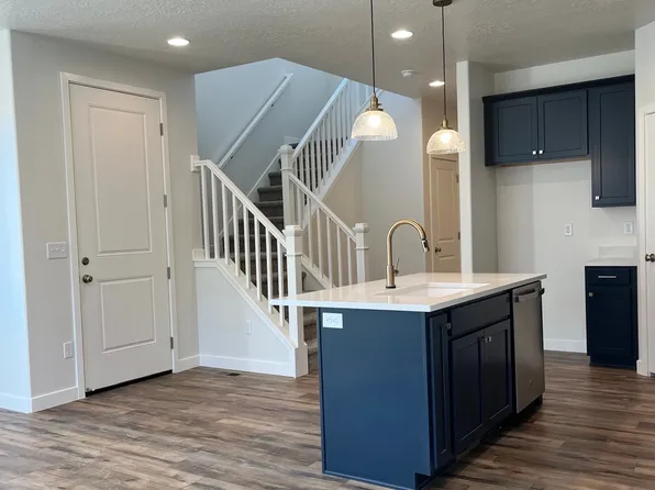 6828 S Mount Berry Rd #423, West Jordan, UT 84081