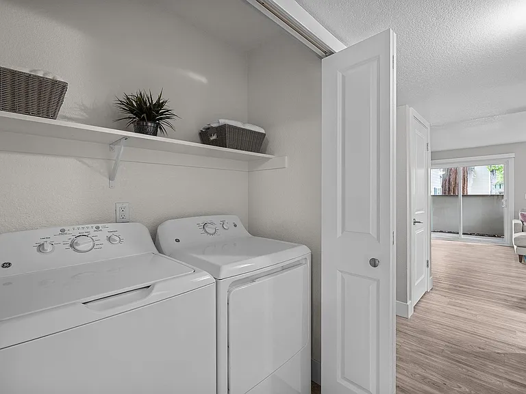Sutter Station Apartments — Photo 20