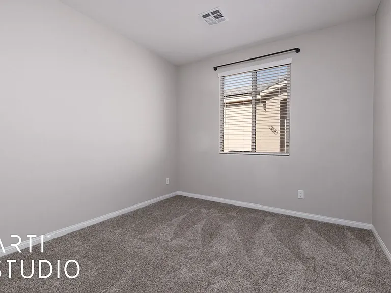 122 Parliament Point — Photo 11
