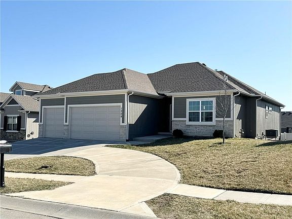 2nd image of 1309 NW Lindenwood Dr