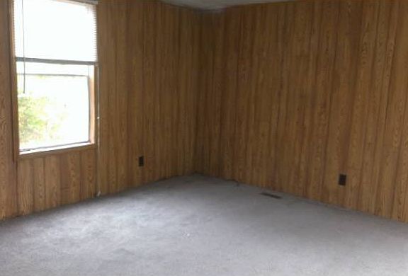 4th image of 2720 Groveland St