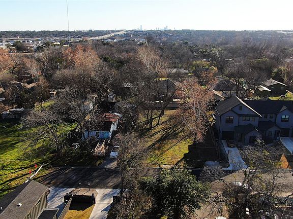 4th image of 411 Hackberry Ln