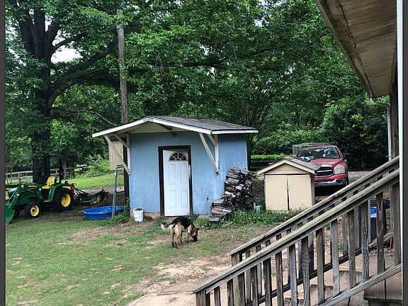 Storage shed w/electricity 