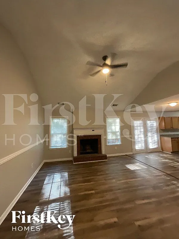 3 bed, 3.0 bath, 1881 sqft, $2,280 — Photo 2