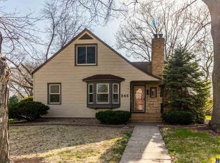 946 N 5th St, Seward, NE 68434