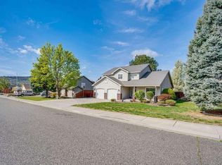1325 Brookwood Ave, Richland, WA 99352