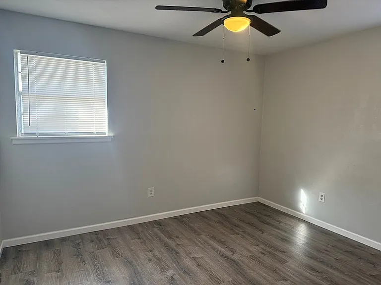 2705 Cambridge St — Photo 18