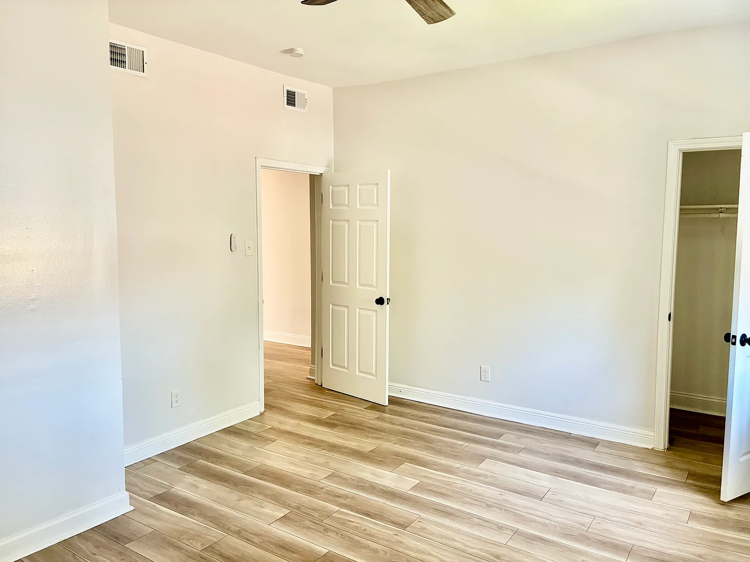 2 bed, 1050 sqft, $1,200 — Photo 4