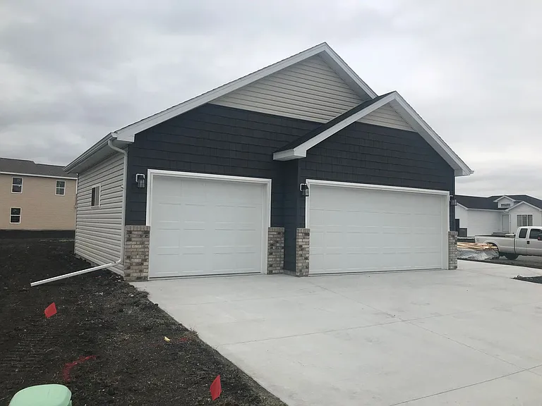 920 Albert Dr W — Photo 13