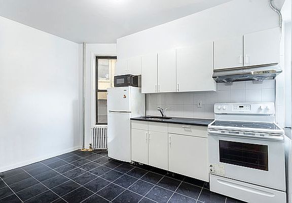 2nd image of 54 Henry St #13