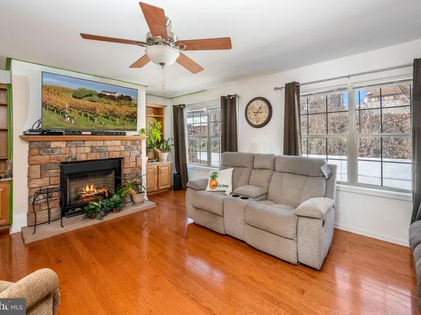 400 N Cedar St, Spring City, PA 19475